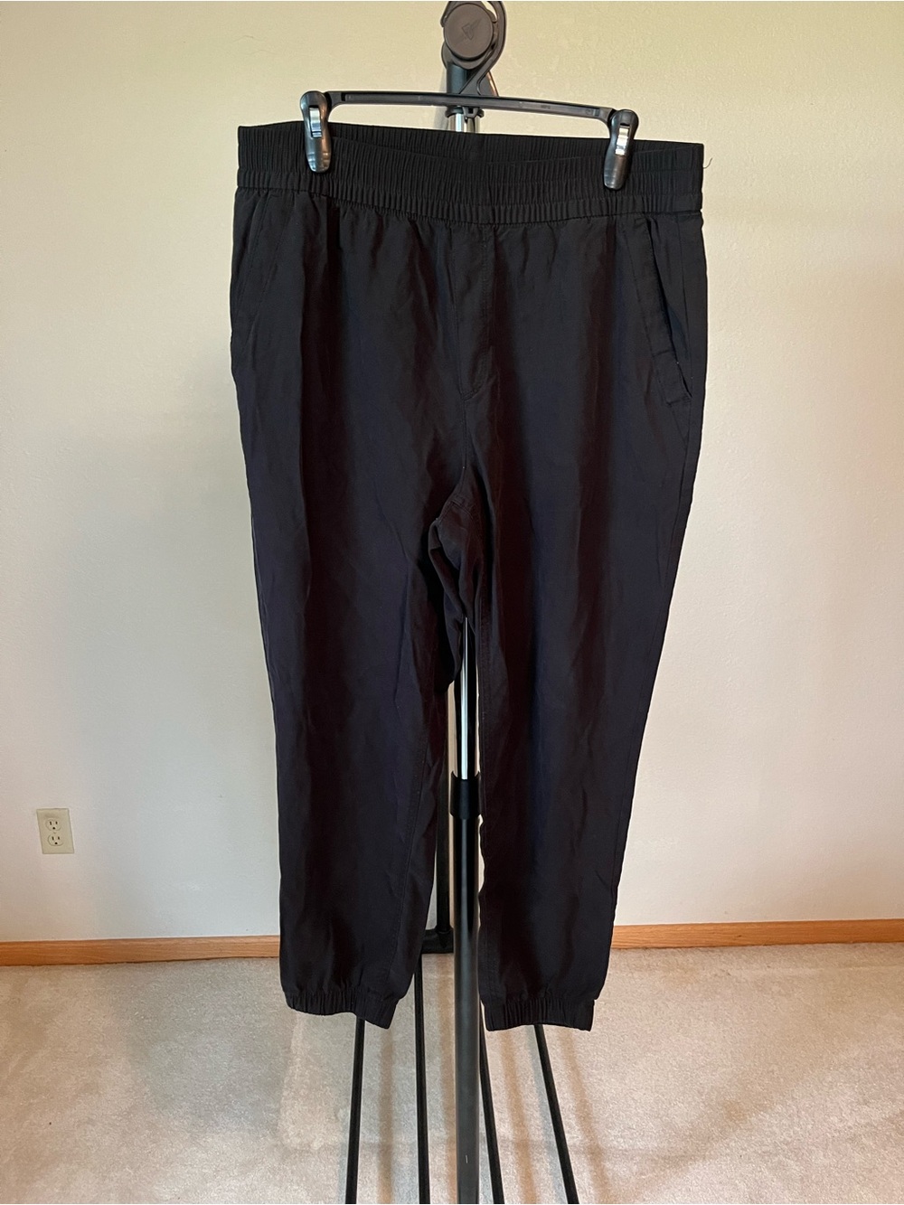 Old Navy Black Women's Elastic-Waist Jogger Pants